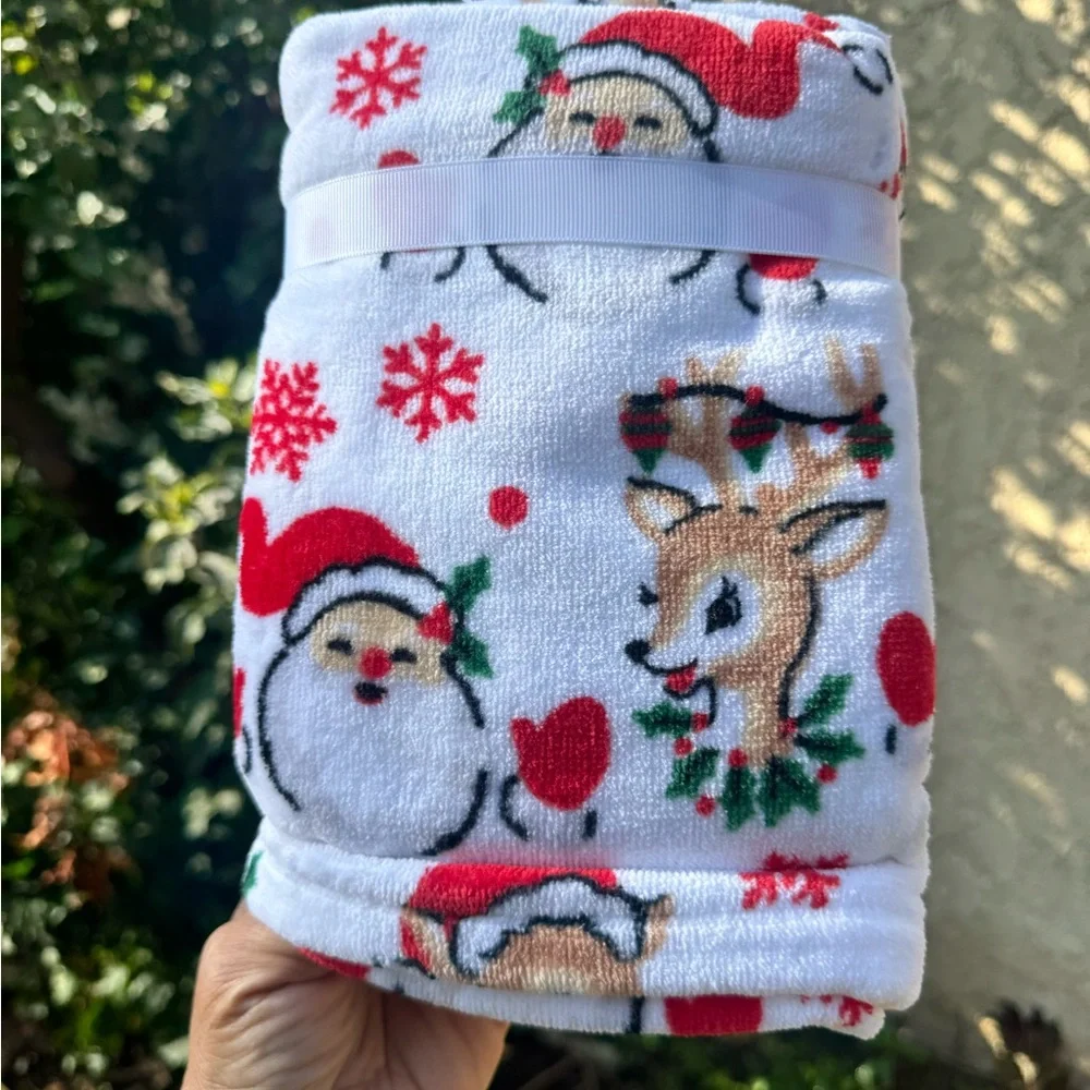 Casaba Holiday Towel Set with Santa and Reindeer